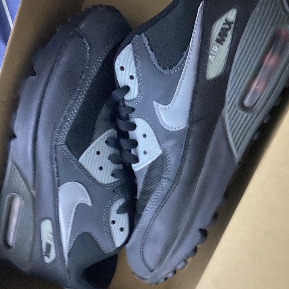 Big kids air max 90 size 7